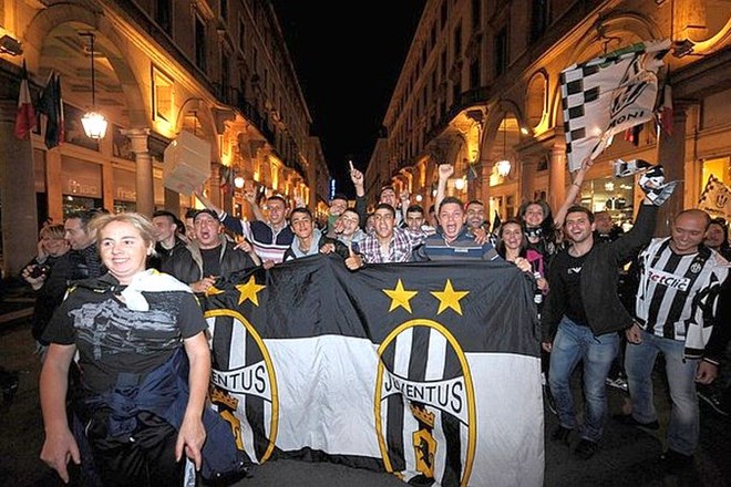 Navijači Juventusa so slavili dolgo v noč.