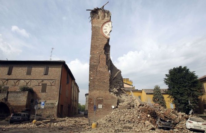 Foto: Na severu Italije nov močan popotresni sunek, ki je še povečal škodo