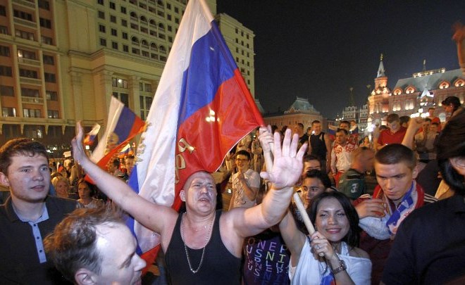 Dolgo v noč se je slavilo tudi na ulicah Moskve.