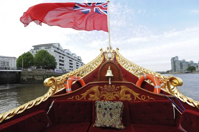 Vrhunec praznovanja ob 60-letnici vladanja kraljice: Po Temzi kar tisoč plovil