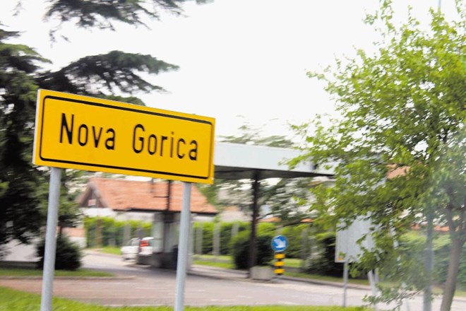 Raziskovanje Nove Gorice sta naša izvidnika začela z obiskom  tamkajšnjega Turističnoinformacijskega centra.