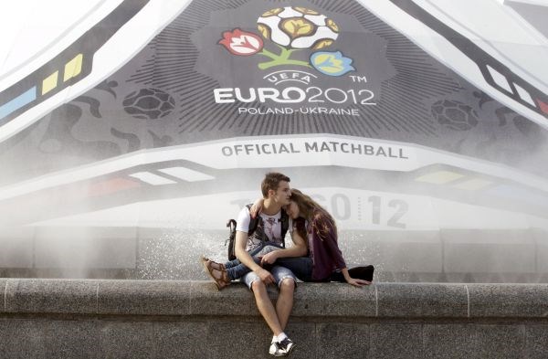 Euro 2012 v ritmih neskončnega poletja in gostoljubja