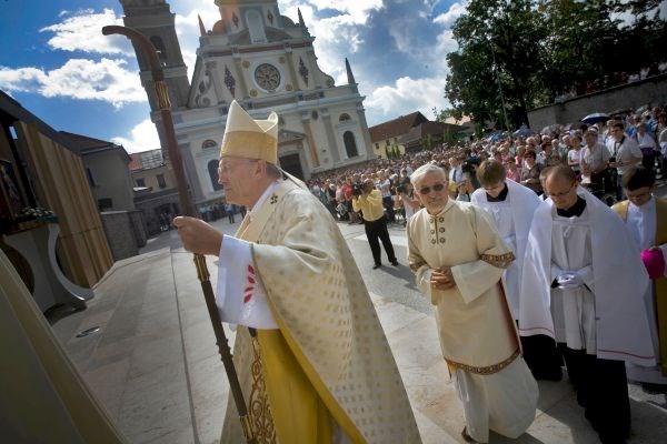 Se bodo protestom proti varčevalnim ukrepom v Evropi pridružile tudi slovenske verske skupnosti?