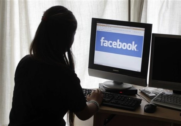 Facebook goljufija: Gospa iz Mute "vojaku v Afganistanu" nakazala skoraj 22.000 evrov