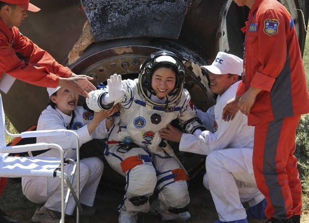 Kitajska vesoljska posadka varno pristala nazaj na Zemlji