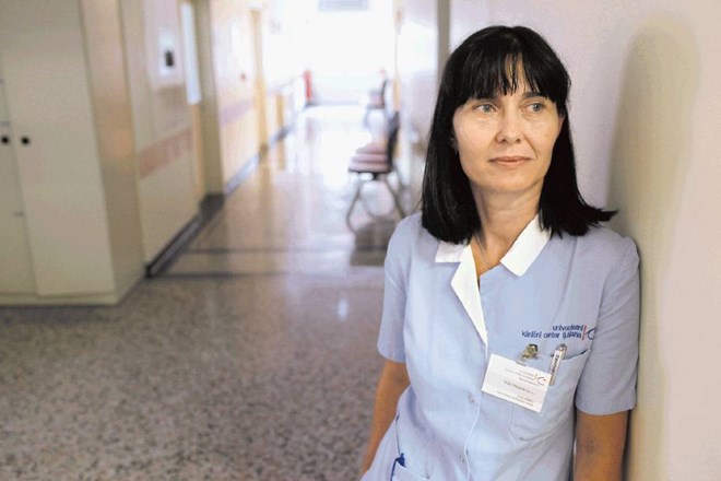 Vodja negovalne bolnišnice Vida Oražem pravi, da so zasuti s prošnjami za  sprejem.