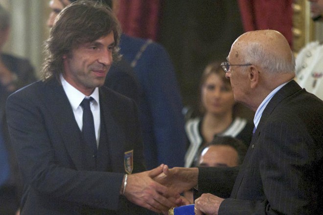 Sprejema finalistov v domovini: španski kralj prejel dres, italijanski predsednik pa medaljo