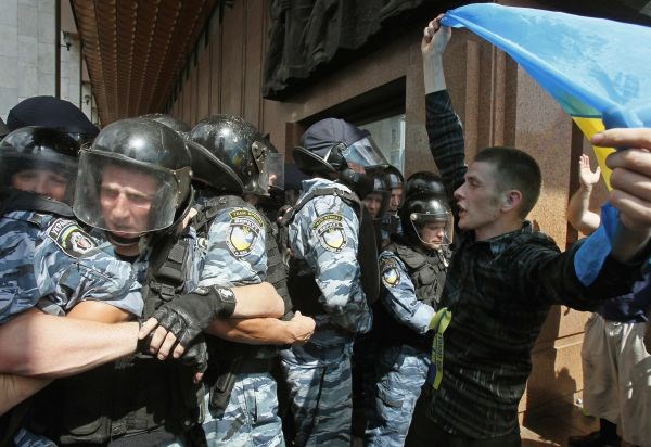 V Ukrajini po sprejetju jezikovnega zakona izbruhnili protesti