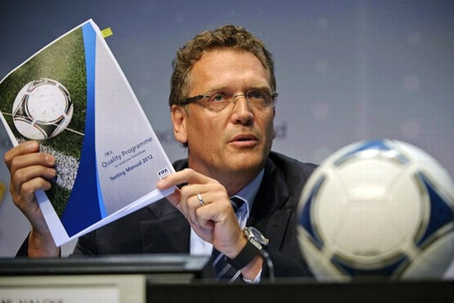 Generalni sekretar Fife Jerome Valcke je v četrtek sporočil, da v nogomet prihaja tehnologija na golovi črti.