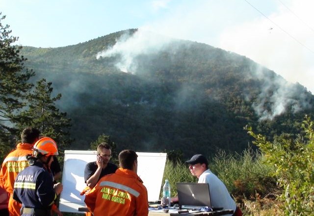 Zaradi požara na Sveti gori odmevale eksplozije granat