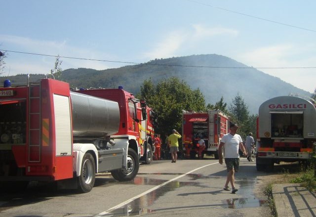 Foto: Na Sveti Gori se ogenj umirja, pokajo pa naboji iz prve svetovne vojne
