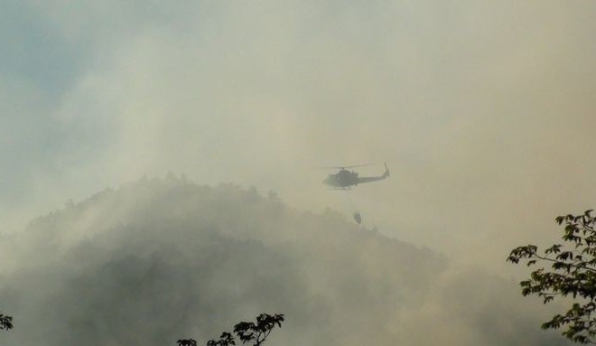 S požarom na pobočju pod romarskim središčem Sveta Gora se še vedno bori 75 gasilcev, na pomoč pa bodo danes poklicali še...