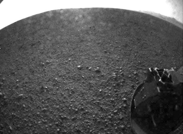 Foto: Največji ''radovedni'' laboratorij Curiosity danes pristal na Marsu