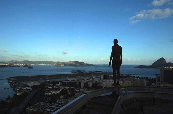 Foto: 31 "samomorilskih" kipov z višin strmi v prebivalce Ria de Janeira
