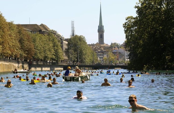 Foto: Pred nami velika toplotna obremenitev, zaskrbljeni tudi po Evropi