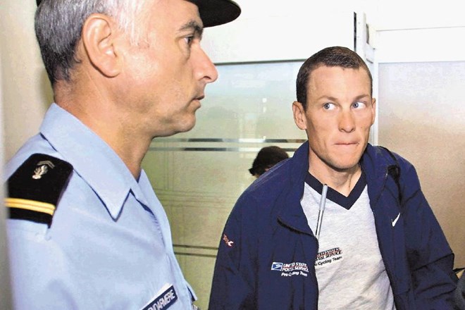 Lance Armstrong (desno) je bil v zadnjih treh letih kar dve leti v kazenski preiskavi pred zveznim preiskovalnim uradom.