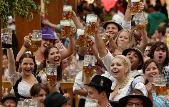 Obiskovalcem naj bi letos postregli s sedmimi milijoni litrov piva.