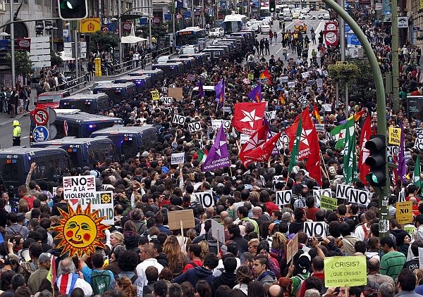 Foto: Na tisoče španskih protestnikov pred španskim kongresom