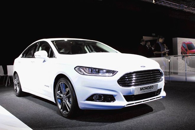 Ford mondeo – Kot prvi avtomobil v svojem segmentu bo na voljo z litrskim motorjem ecoboost, na voljo pa bo v 4-vratni (tudi...