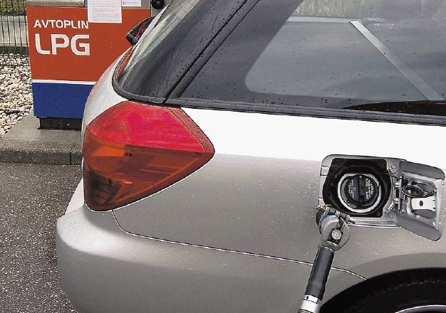 Zaradi visokih cen bencina se številni lastniki avtomobilov odločajo za predelavo