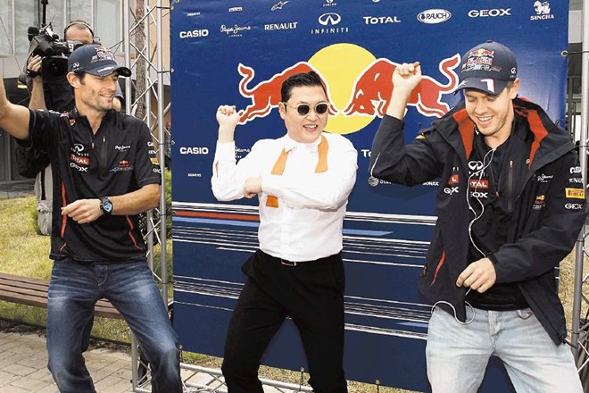 Tudi dirkača Red Bulla Mark Webber in Sebastian Vettel se nista mogla upreti fenomenu "Gangnam Style". Zaplesala sta skupaj z...