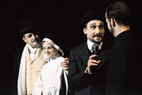 Krleževa drama Gospoda Glembajevi je odrsko udejanjenje v  SNG Drama Ljubljana dobila v režiji Ivice Buljana.