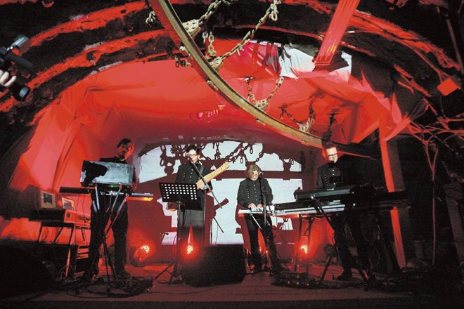 Laibach so se na odru tokrat pojavili kot kvartet, s  povratnikom Knezom na bas kitari in vokalu.