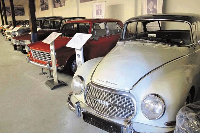 V prvi dvorani so na ogled osebni avtomobili vseh treh znamk, ki so jih sestavljali v Novem mestu: DKW, Austin in Renault (z...