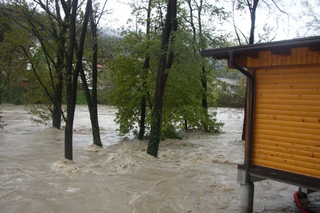 Soča poplavila kamp. (foto: Nataša Ozebek)