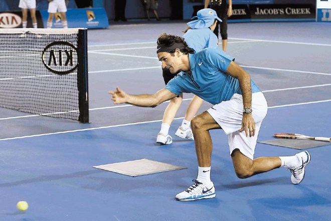 Švicarski teniški zvezdnik Roger Federer se je v zaključku kariere v šali preizkusil tudi kot pobiralec žogic. 