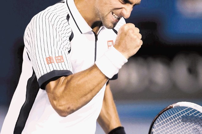Novak Đoković (na fotografiji) je včeraj nadigral Thomasa Berdycha in se uvrstil v polfinale OP Avstralije v tenisu. AP 
