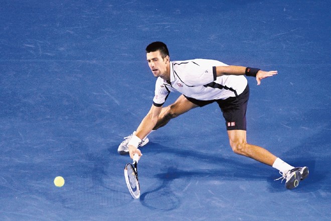 Novak Đoković (na fotografijii) je včeraj nadigral Thomasa Berdycha in se uvrstil v polfinale OP Avstralije v tenisu. Reuters...