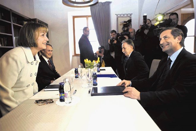 Kaj se je uspelo ministroma Pusićevi (levo) in Erjavcu dogovoriti, bo še nekaj časa skrivnost. 