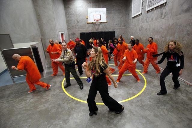 V San Franciscu so plesali tudi zaporniki (in nekateri pazniki). (foto: Reuters) 