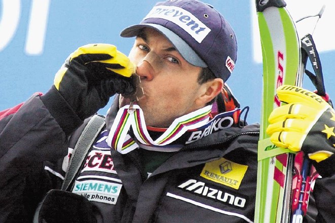Smučarska zveza Slovenije se je leta 2001 kitila z bronastim odličjem, ki ga je Mitja Kunc osvojil na svetovnem prvenstvu v...