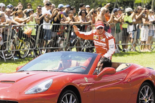 Množica v Braziliji je navdušeno pozdravila  dirkača Felipeja Masso, ki si je sedež v Ferrarijevem dirkalniku zagotovil šele...