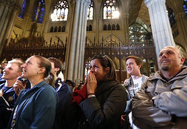 Katoliki v New Yorku ob novici, da je izvoljen novi papež. (foto: Reuters) 