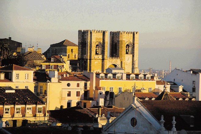 Katedrala Sé de Lisboa z enega izmed številnih razglednikov 