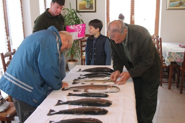 Na začetku ribiške sezone so se ribiči dobro odrezali. 