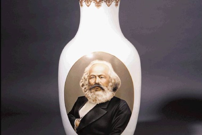 Vaze z Marxovim portretom so bile v 60. letih prejšnjega stoletja priljubljene v takratni Sovjetski zvezi. 
