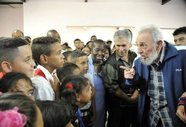 Foto: 86-letni Castro čil in zdrav na odprtju šole