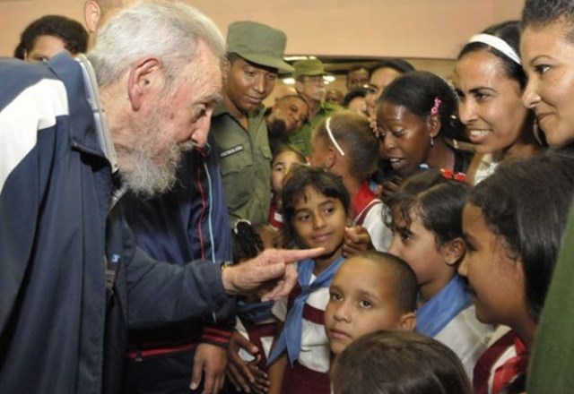Foto: 86-letni Castro čil in zdrav na odprtju šole