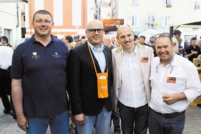 Bratje v vinu: štiriperesna organizatorska deteljica – vinar in gostinec Bruno Zaro, novinar Sašo Dravinec, poslovnež Diego...