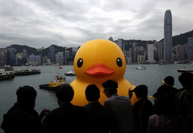 Foto: Ogromna rumena račka popestrila Hong Kong