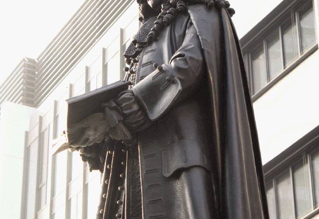 Gottfried Wilhelm Leibniz (1646 - 1716), nemški filozof in matematik, spomenik v Leipzigu 