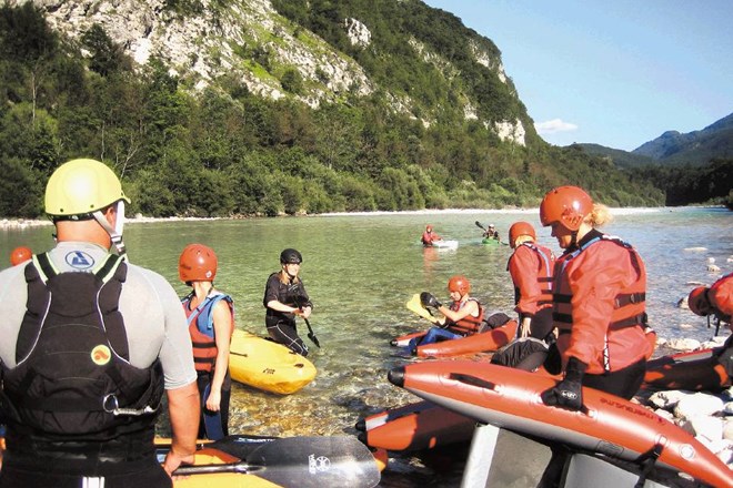 Zanimanje za vodne športe na Soči narašča in smaragdna reka spada med deset najpomembnejših destinacij za raftanje in...