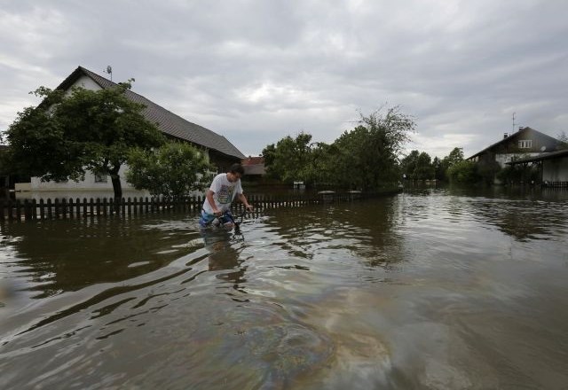 Grozijo najhujše poplave v zgodovini Madžarske, Donava ponekod že dosegla rekordno gladino