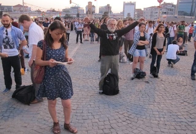Park Gezi s policijskim varovanjem (video)