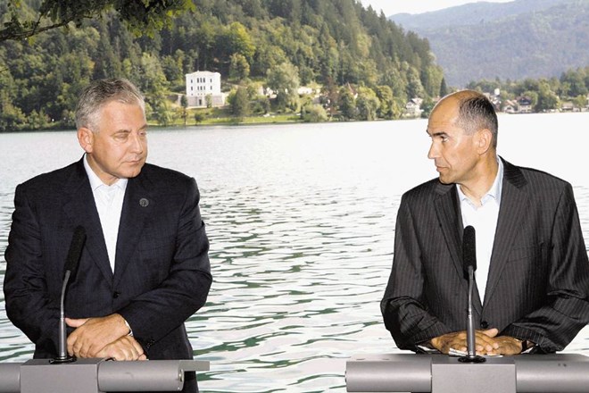 26. avgust 2007 - Slovenski in hrvaški premier Janez Janša in Ivo Sanader sta na Bledu dosegla neformalno načelno soglasje,...