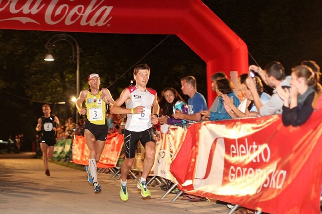 Na tradicionalni Nočni 10ki na Bledu več kot 3000 tekačev, tudi Borut Pahor (foto)